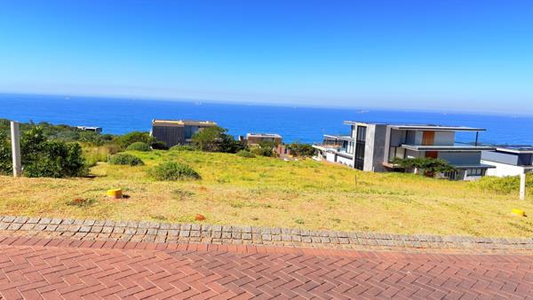 1 080 m² Land