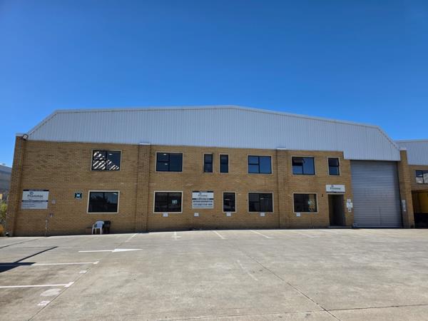 1 040 m² Industrial space