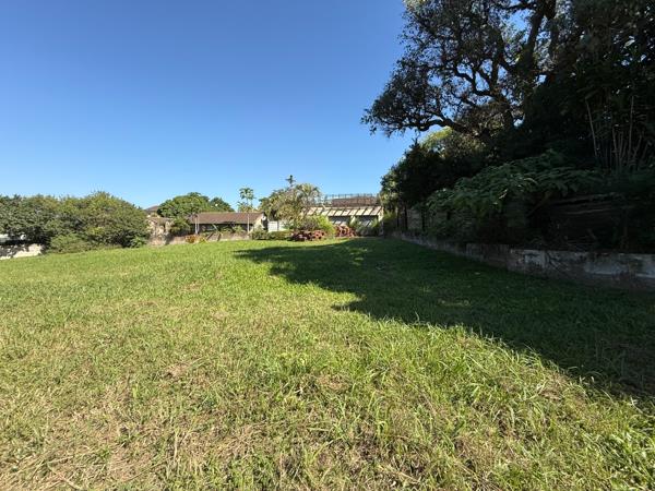 2 284 m² Land