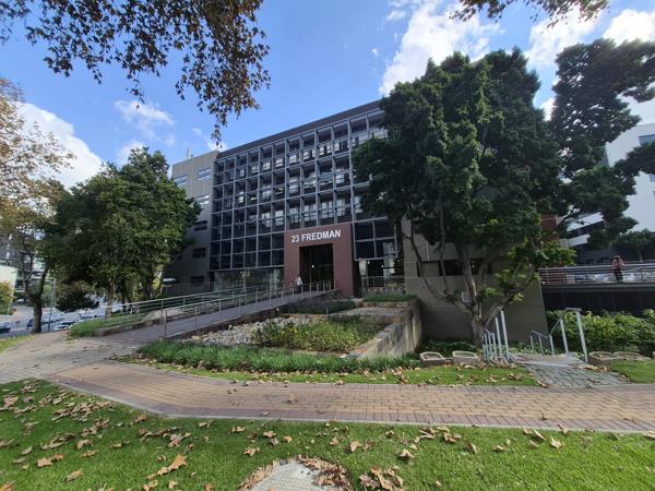1 604 m² Commercial space