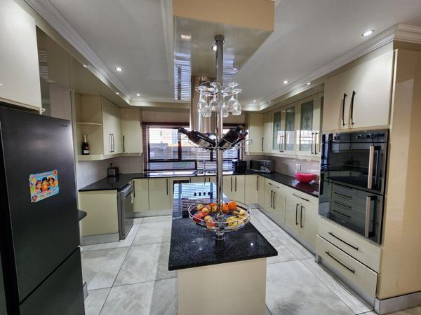 6 Bedroom House