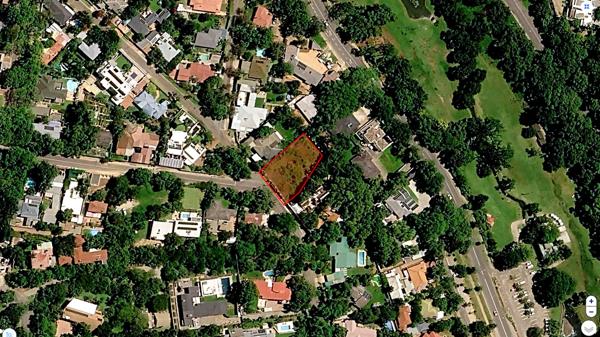 1 353 m² Land