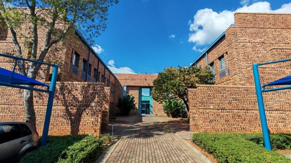 544 m² Office Space