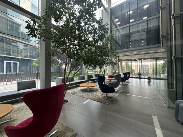 893 m² Commercial space