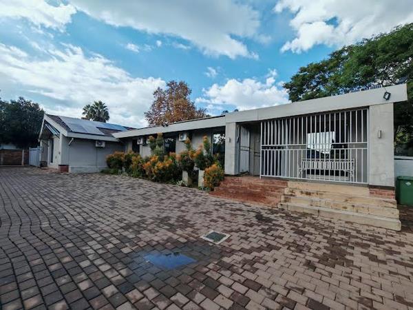 330 m² Commercial space