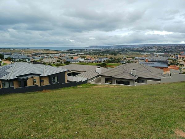 737 m² Land