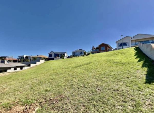737 m² Land