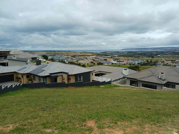 737 m² Land