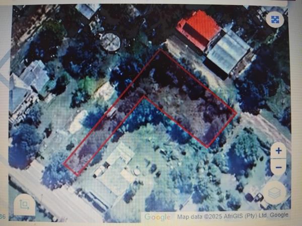 1 305 m² Land