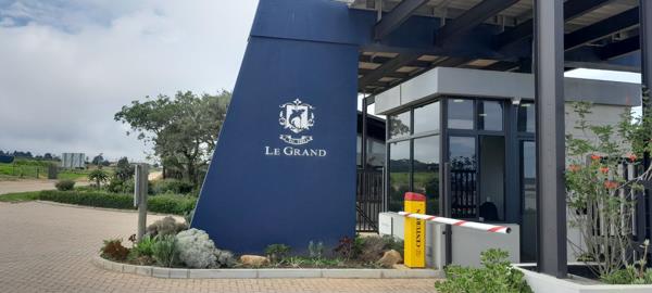 652 m² Land