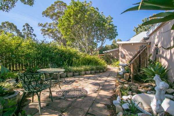 8.9 ha Smallholding