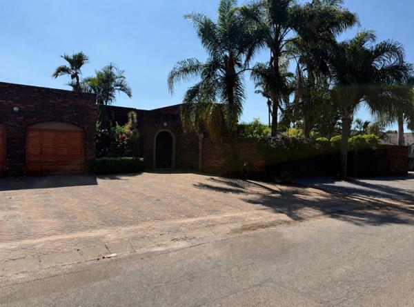 6 Bedroom House