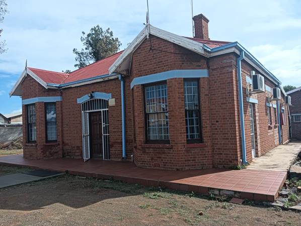 215 m² Commercial space