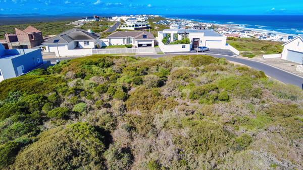 740 m² Land