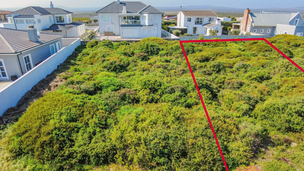 740 m² Land
