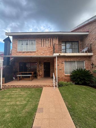 5 Bedroom Townhouse