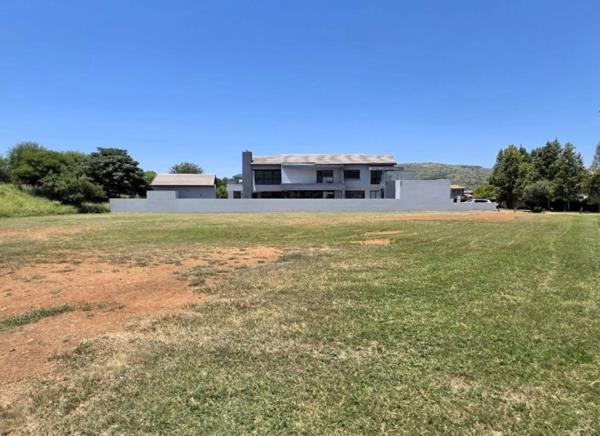 1 910 m² Land