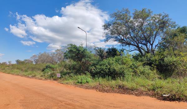 1 220 m² Land