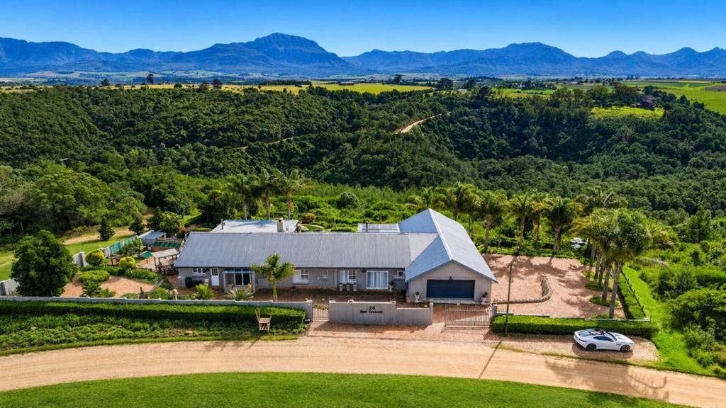 6 Bedroom House