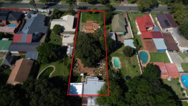 1 298 m² Land