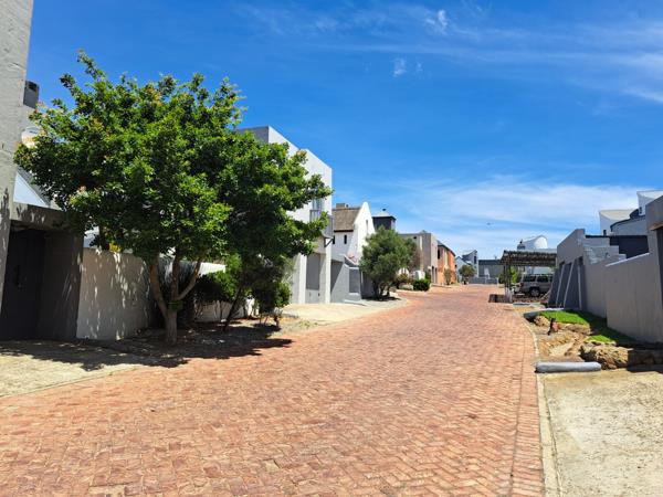 301 m² Land