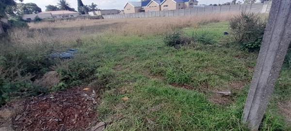 1 700 m² Land