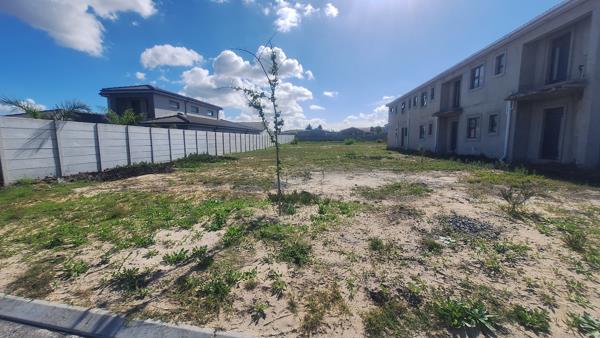 1 070 m² Land