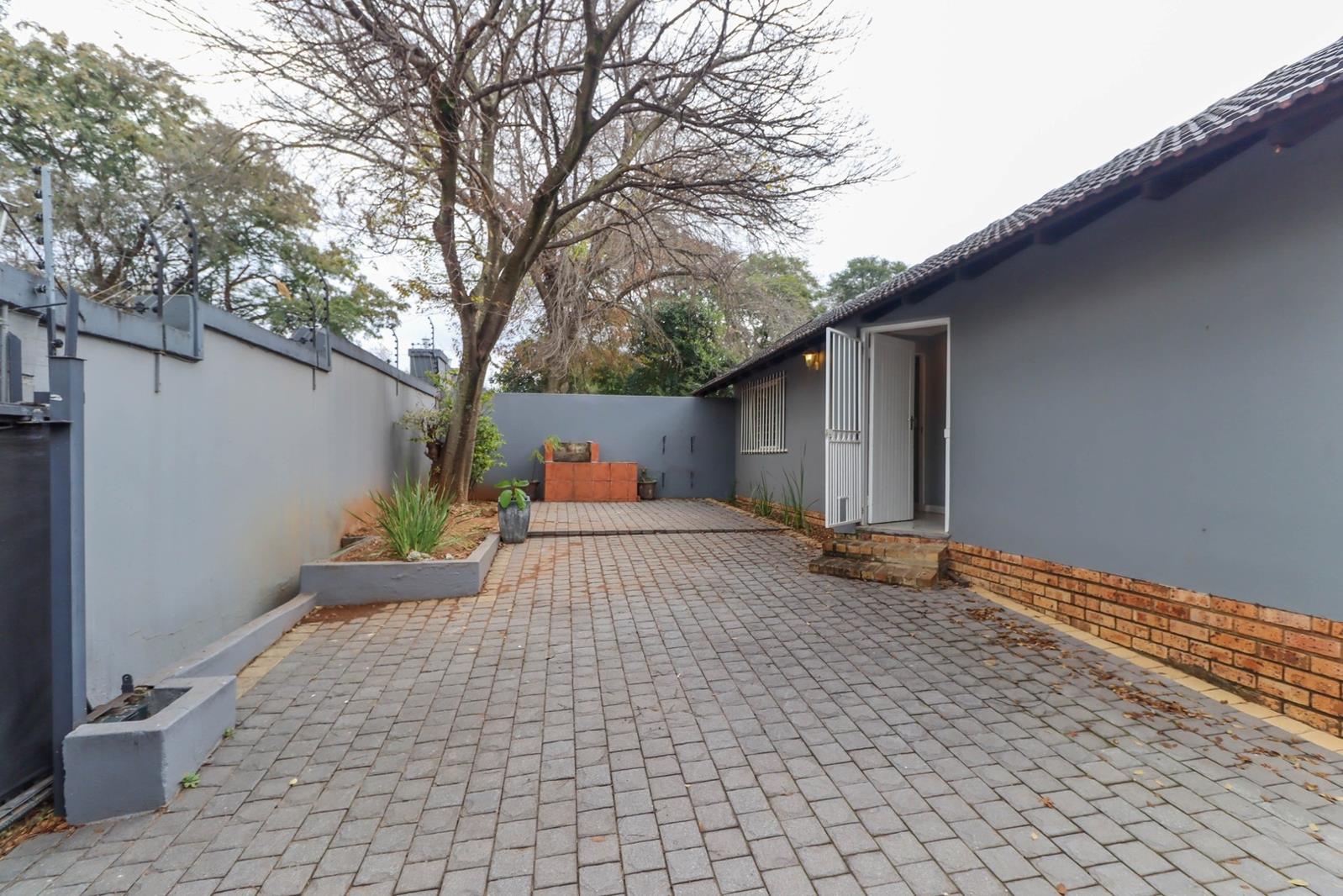 1 Bedroom Garden Cottage in Bryanston
