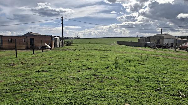 600 m² Land