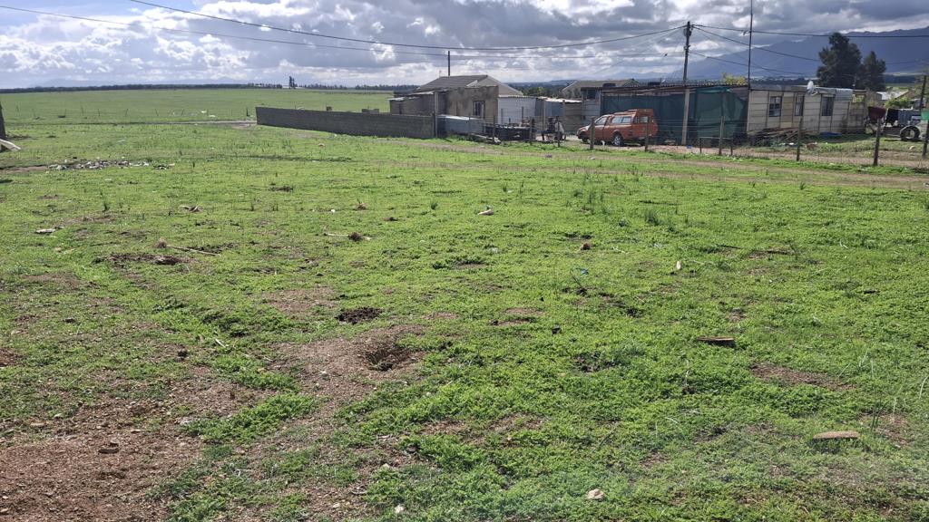 600 m² Land