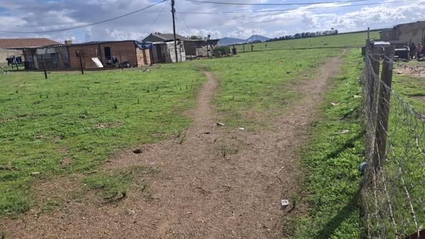 600 m² Land