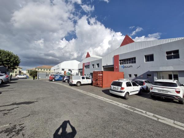 654 m² Industrial space