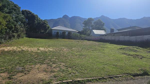 739 m² Land