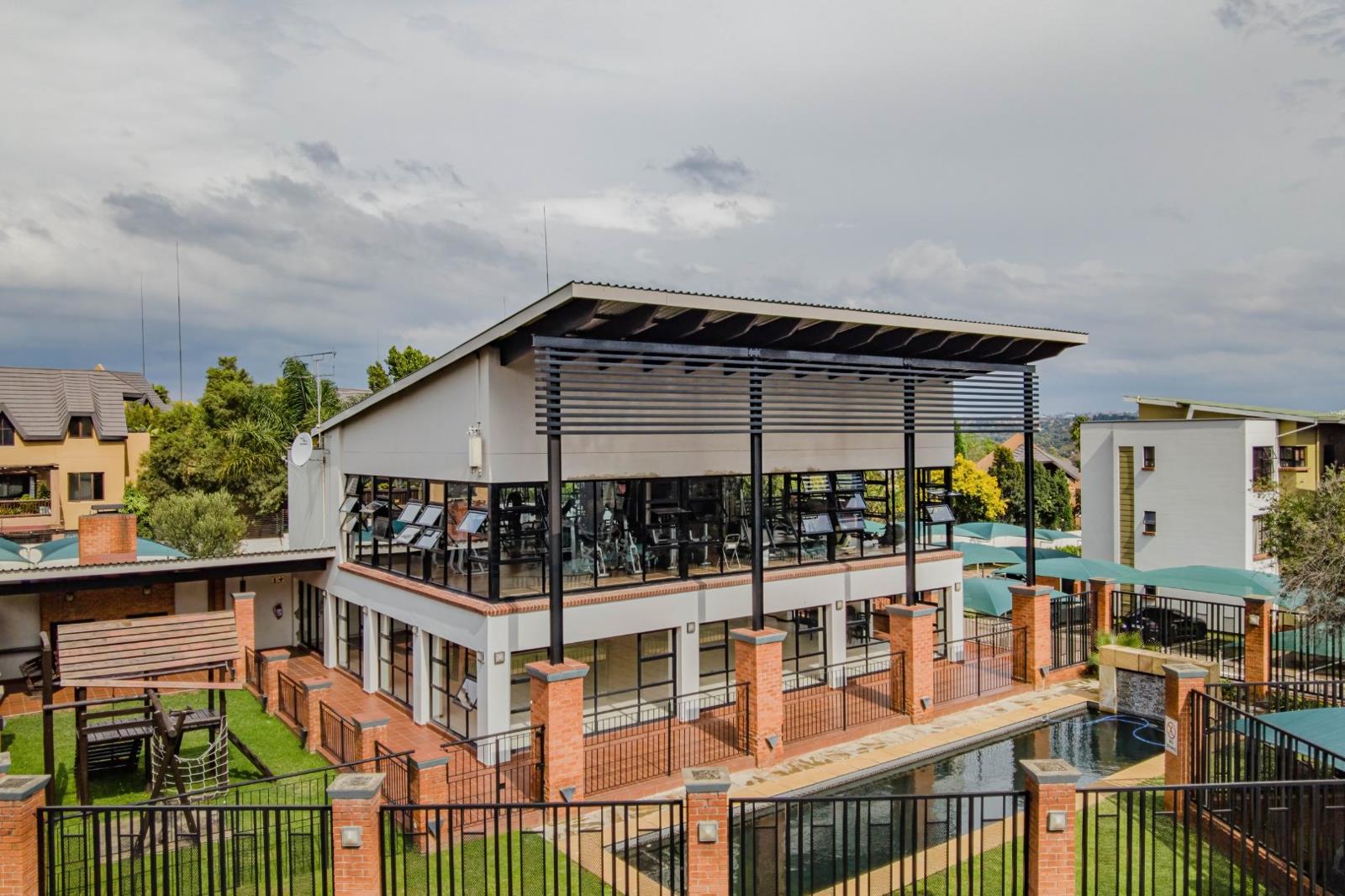 2 Bedroom Apartment in Douglasdale