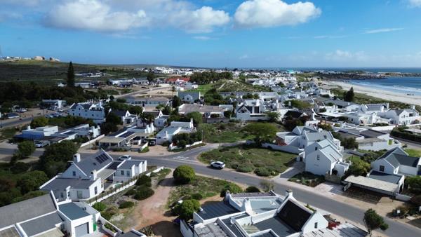425 m² Land