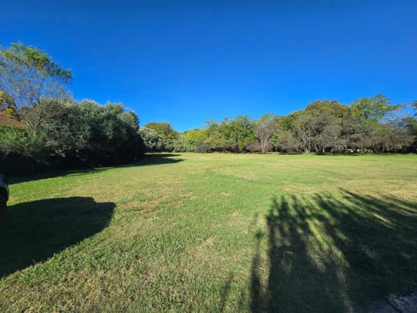 1 030 m² Land