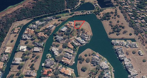 1 210 m² Land
