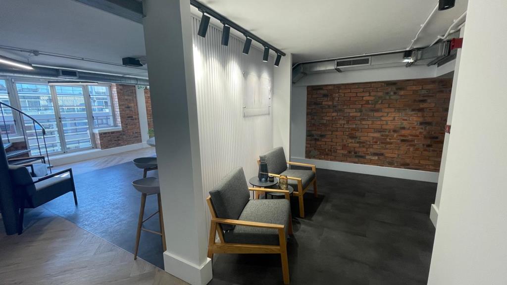 242 m² Office Space