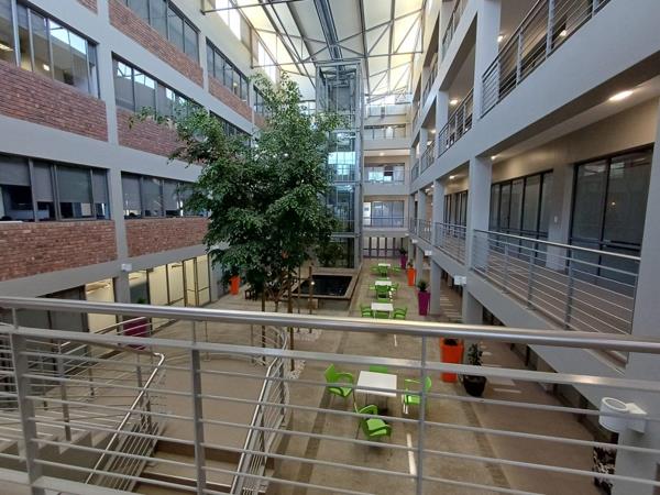 302 m² Commercial space