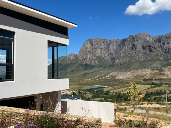 558 m² Land