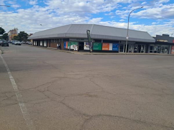 900 m² Retail Space