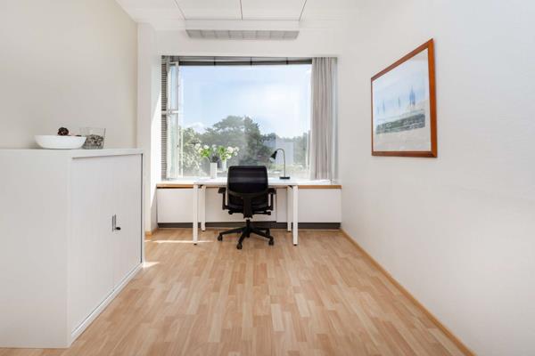 1 011 m² Office Space