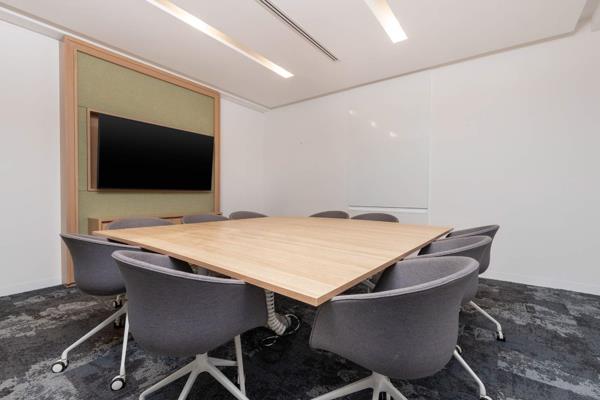 1 011 m² Office Space