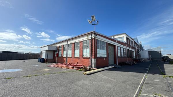 1 400 m² Industrial space