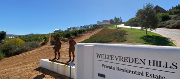 400 m² Land