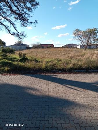 1 884 m² Land