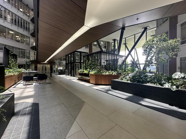 947 m² Commercial space