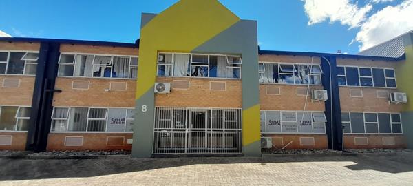 555 m² Industrial space