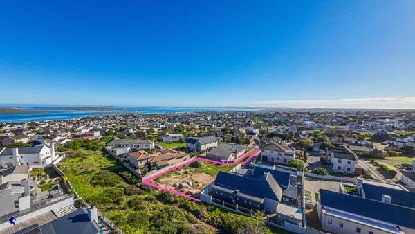 1 014 m² Land