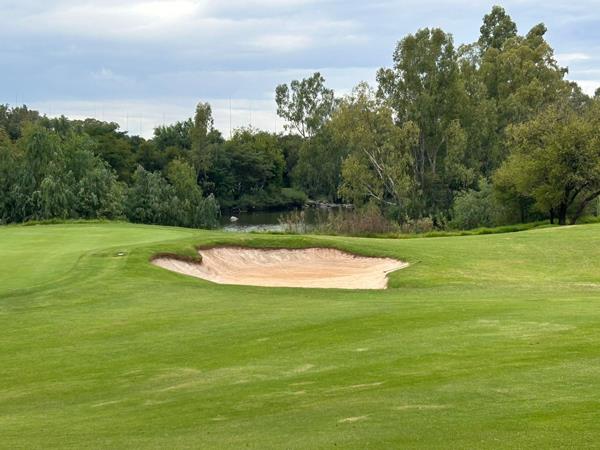 690 m² Land